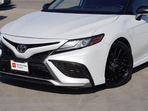 Wind Chill Pearl/Midnight Black Metallic 2021 Toyota Camry XSE