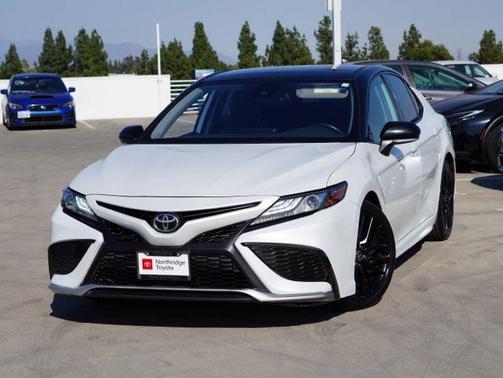 Wind Chill Pearl/Midnight Black Metallic 2021 Toyota Camry XSE