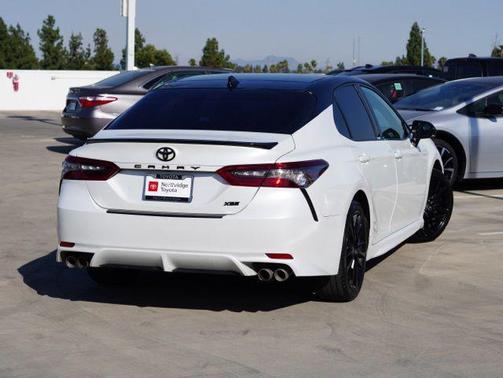 Wind Chill Pearl/Midnight Black Metallic 2021 Toyota Camry XSE