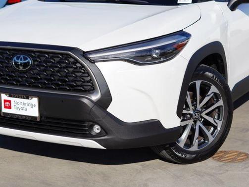 2024 Toyota Corolla Cross XLE