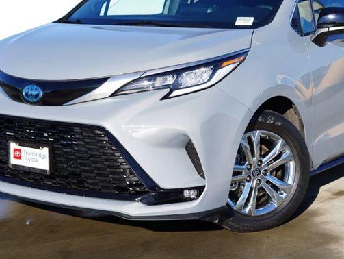 2023 Toyota Sienna XSE 7 Passenger