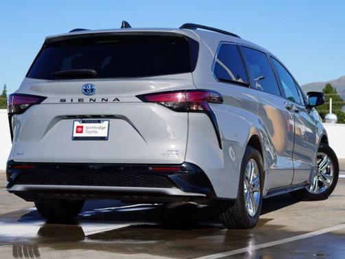 2023 Toyota Sienna XSE 7 Passenger