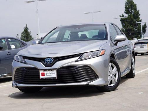 Celestial Silver Metallic 2018 Toyota Camry Hybrid LE