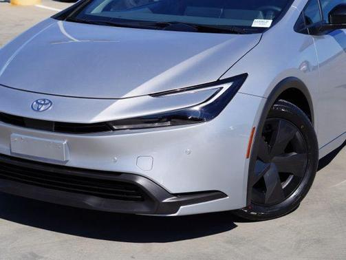 2025 Toyota Prius LE
