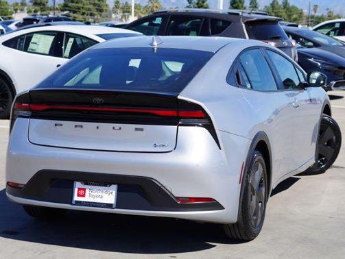 2025 Toyota Prius LE