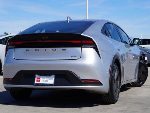 2025 Toyota Prius LE