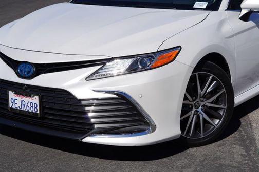 2023 Toyota Camry Hybrid XLE
