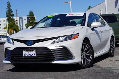 2023 Toyota Camry Hybrid XLE