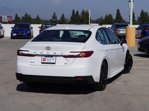 Ice Cap 2025 Toyota Camry SE