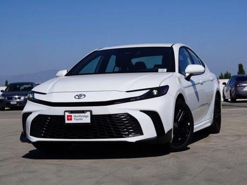 Ice Cap 2025 Toyota Camry SE