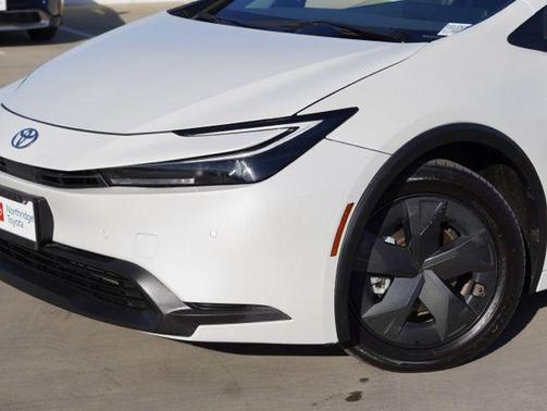 2023 Toyota Prius LE