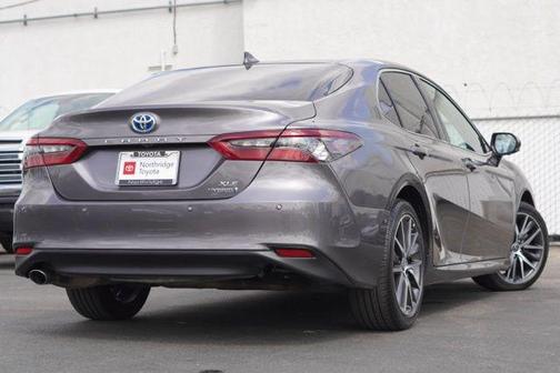 2022 Toyota Camry Hybrid XLE