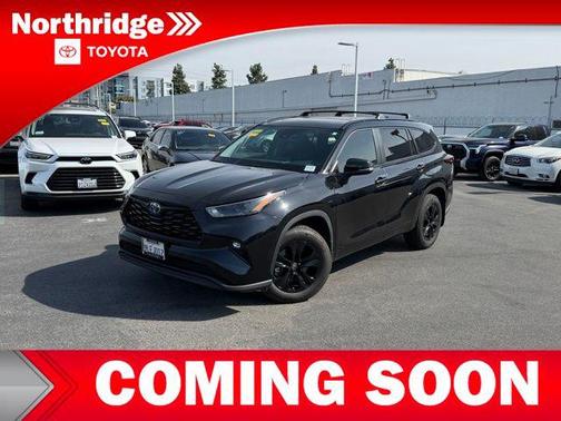 Midnight Black Metallic 2024 Toyota Highlander Hybrid XLE