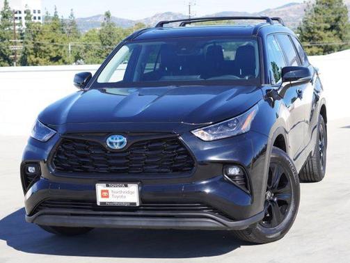 Midnight Black Metallic 2024 Toyota Highlander Hybrid XLE