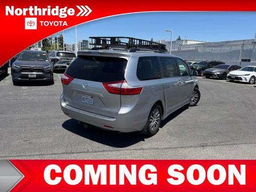 Silver Sky Metallic 2018 Toyota Sienna XLE