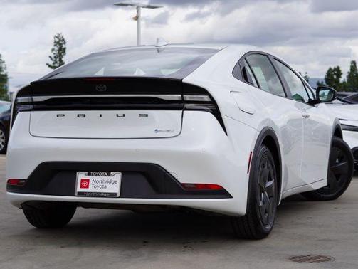 2025 Toyota Prius Plug-In Hybrid SE