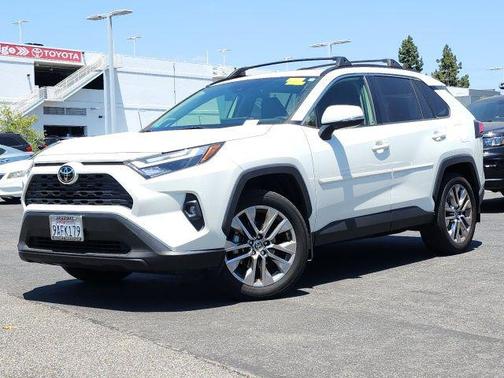 2022 Toyota RAV4 XLE Premium