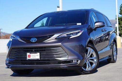 2023 Toyota Sienna Platinum 7 Passenger