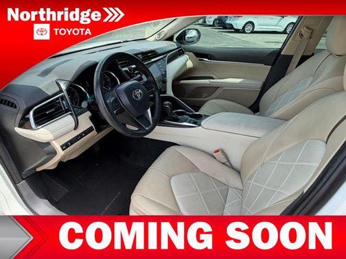 Super White 2018 Toyota Camry XLE