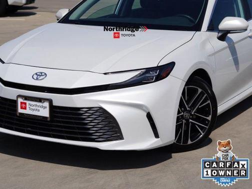 Wind Chill Pearl 2025 Toyota Camry XLE