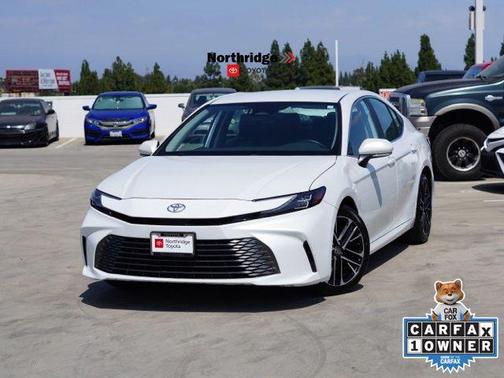 Wind Chill Pearl 2025 Toyota Camry XLE