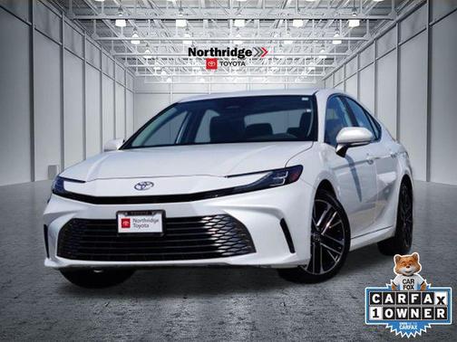 Wind Chill Pearl 2025 Toyota Camry XLE