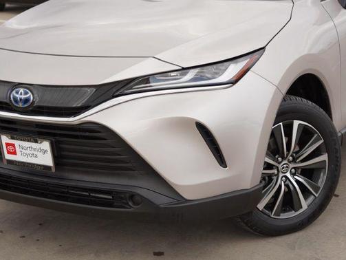 2024 Toyota Venza LE