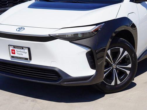 Wind Chill Pearl 2024 Toyota bZ4X XLE