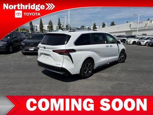 2025 Toyota Sienna Platinum