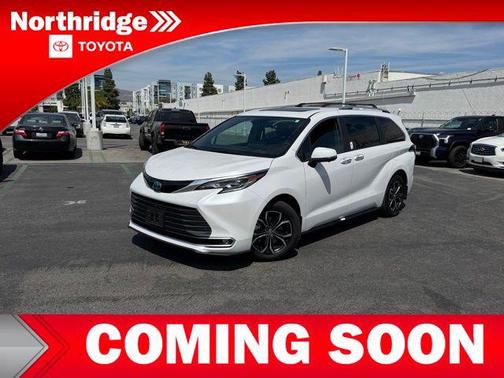 2025 Toyota Sienna Platinum