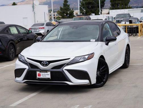 Wind Chill Pearl/Midnight Black Metallic 2023 Toyota Camry XSE
