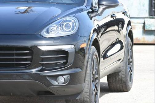 2017 Porsche Cayenne Platinum Edition