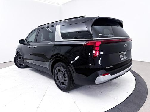 Aurora Black Pearl 2025 Kia Carnival Hybrid EX