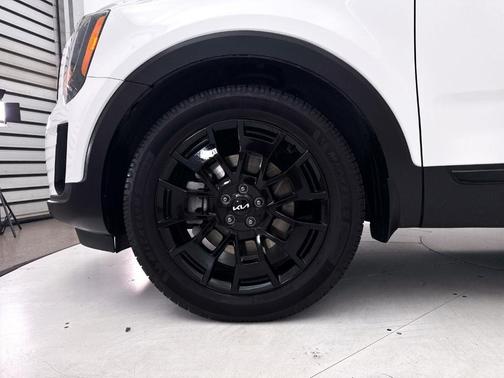 Glacial White Pearl 2022 Kia Telluride SX