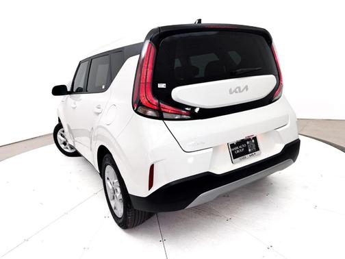 Snow White Pearl 2025 Kia Soul LX