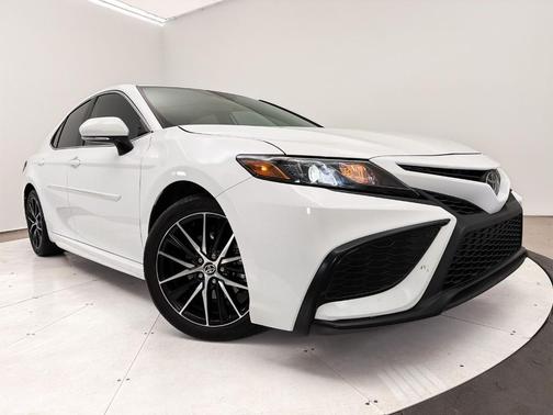 Ice 2024 Toyota Camry SE