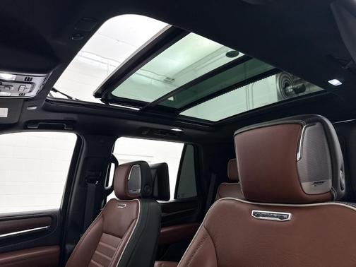 White Frost Tri-Coat 2023 GMC Yukon Denali Ultimate