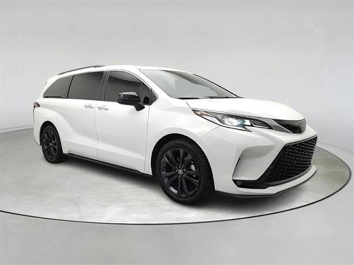 2022 Toyota Sienna XSE 7 Passenger