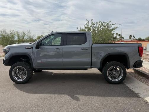 2024 GMC Sierra 1500 AT4X