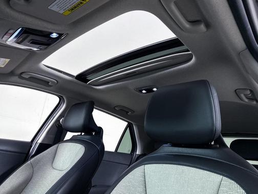 2023 Kia Niro SX Touring