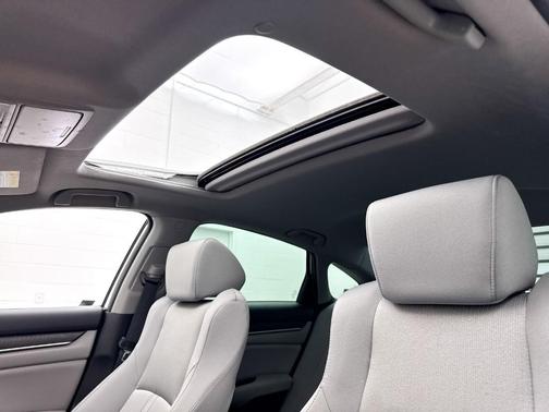 Lunar Silver Metallic 2018 Honda Accord EX