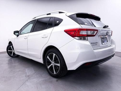 Crystal White Pearl 2019 Subaru Impreza 2.0i Premium