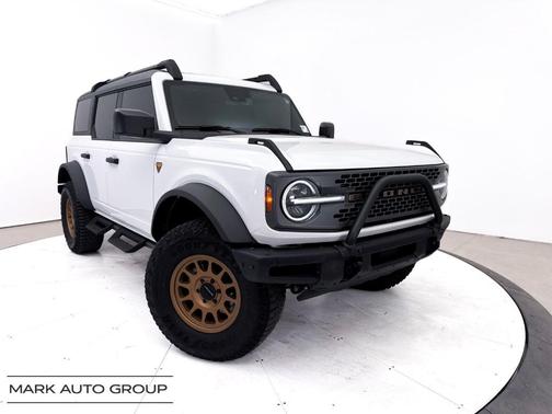 Oxford White 2024 Ford Bronco Badlands