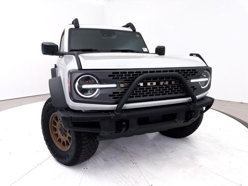 Oxford White 2024 Ford Bronco Badlands