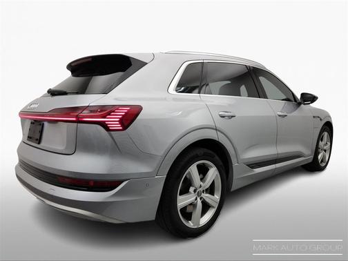 2019 Audi e-tron Premium Plus