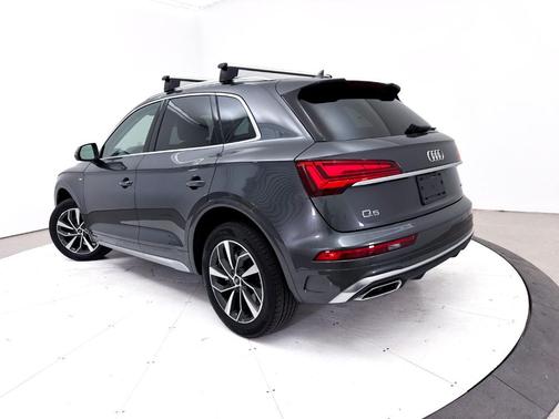 Daytona Gray Pearl Effect 2023 Audi Q5 45 S line quattro Premium