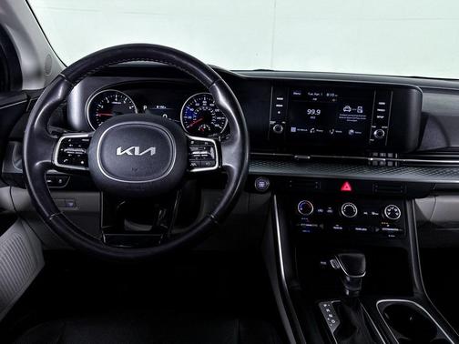 2023 Kia Carnival LX
