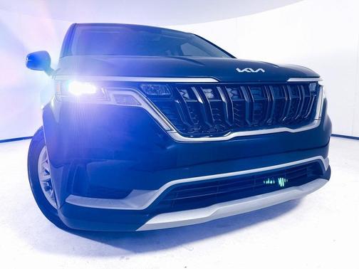 2023 Kia Carnival LX