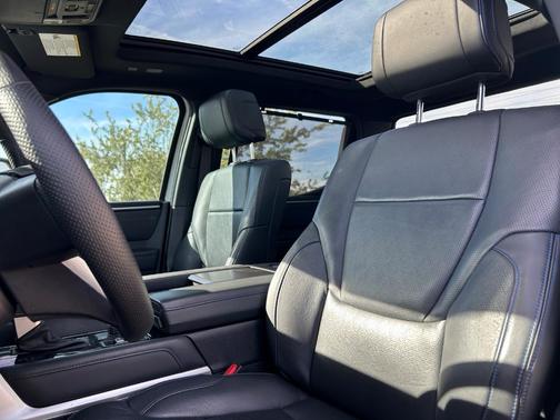 2023 Toyota Tundra Hybrid Platinum