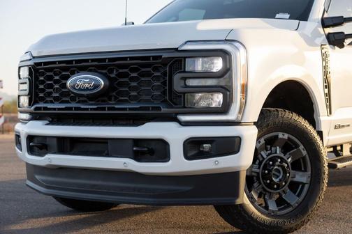 White 2023 Ford F-250 Lariat